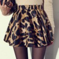 Falda de leopardo corta elegante